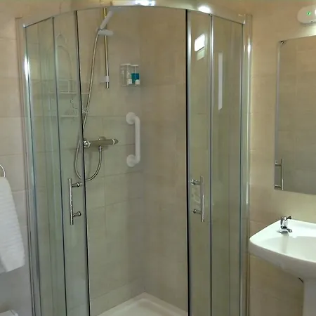 The Waterfront Couette-café